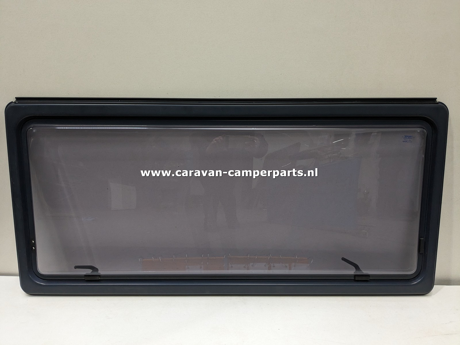 Tec/LMC raam 92x64cm 2006 - Ramen - Details - ACR Caravan- en Camperpar