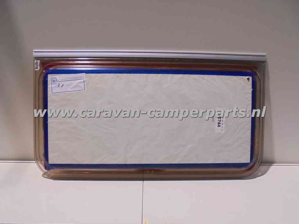 Kip raam 95x52cm bj 1980