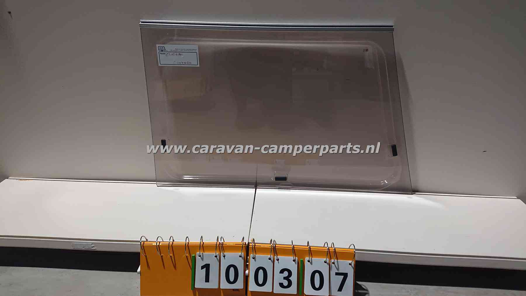 Chateau Cantara raam RV buitenkant vlak
