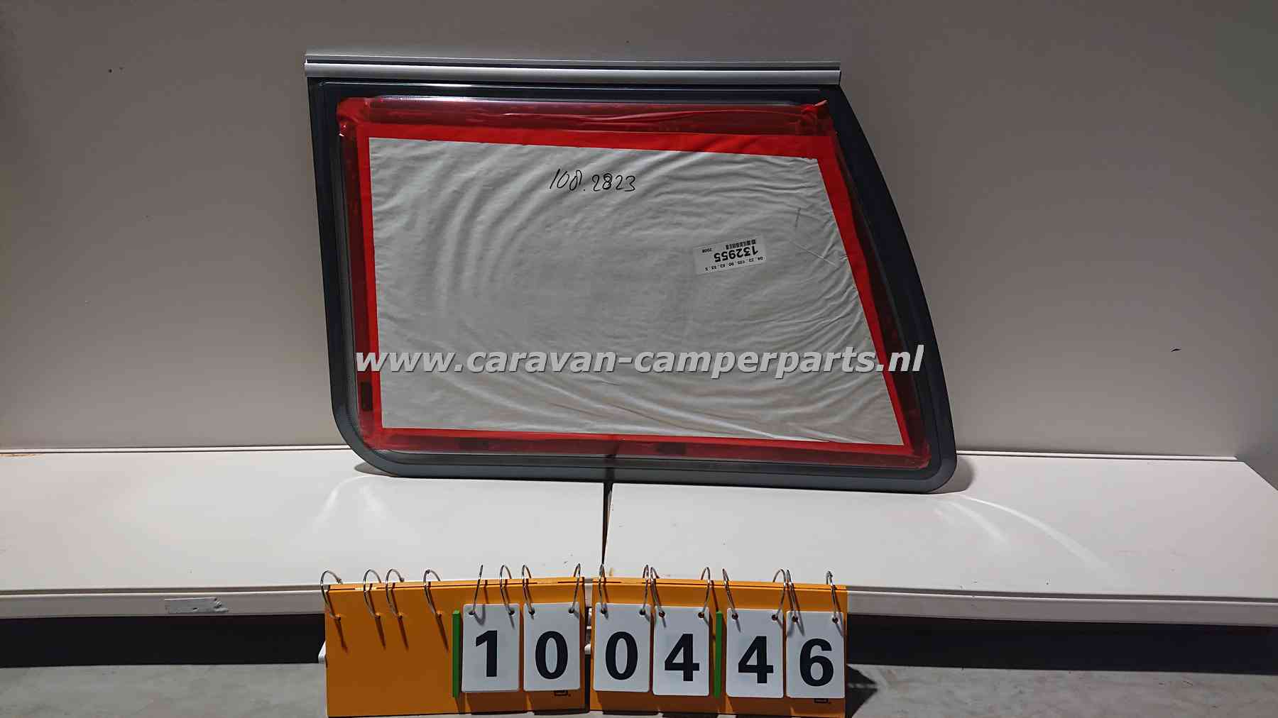 Kip raam RV 73x60x90cm bj 04