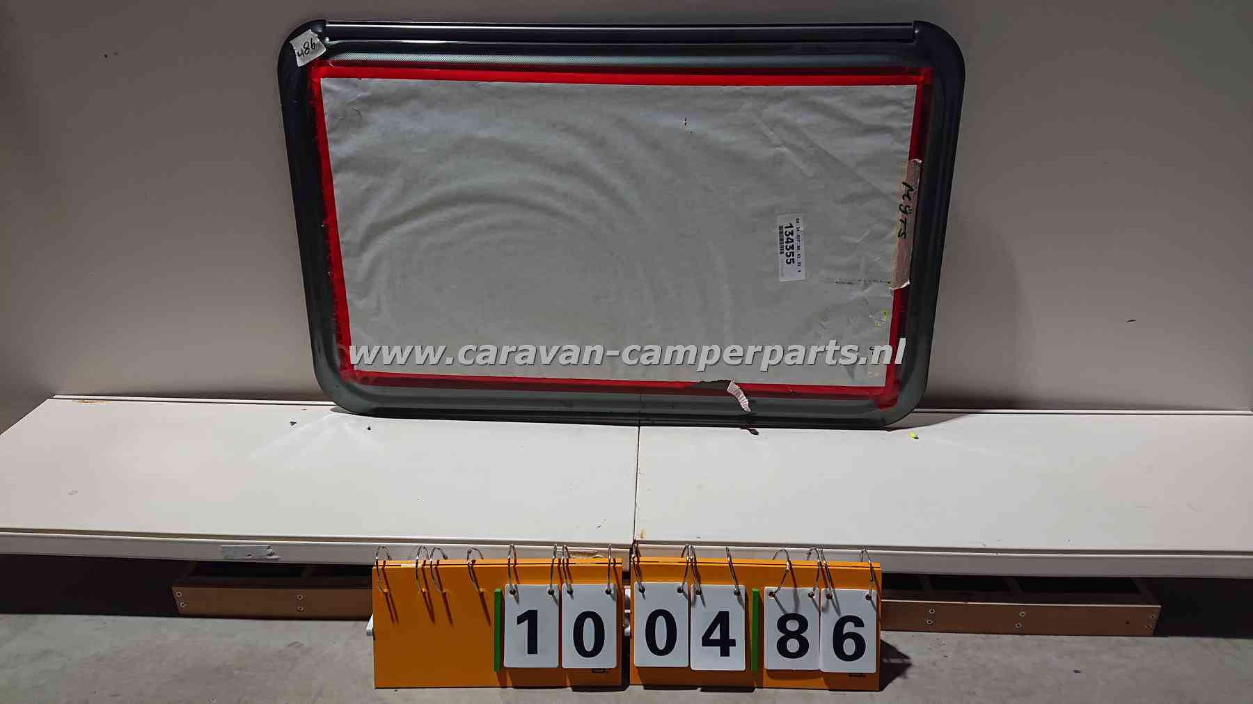 Kip raam 99x60cm bj 08