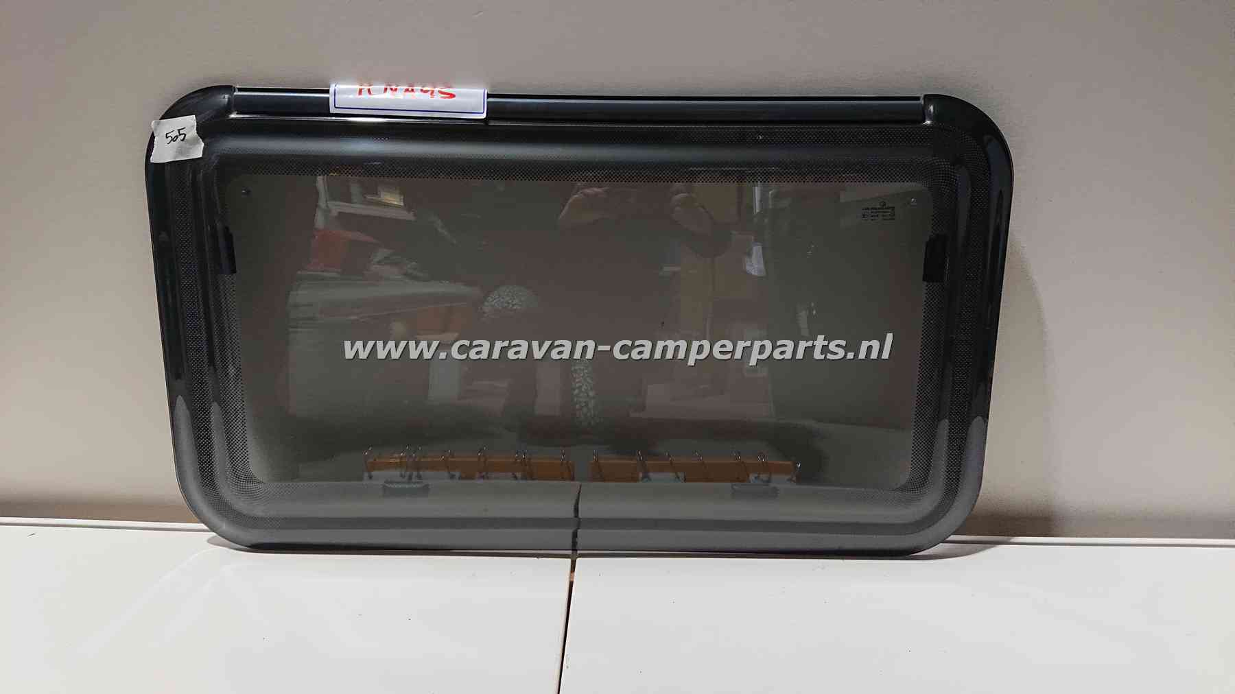 Knaus keukenraam 81x45,5cm bj 2012