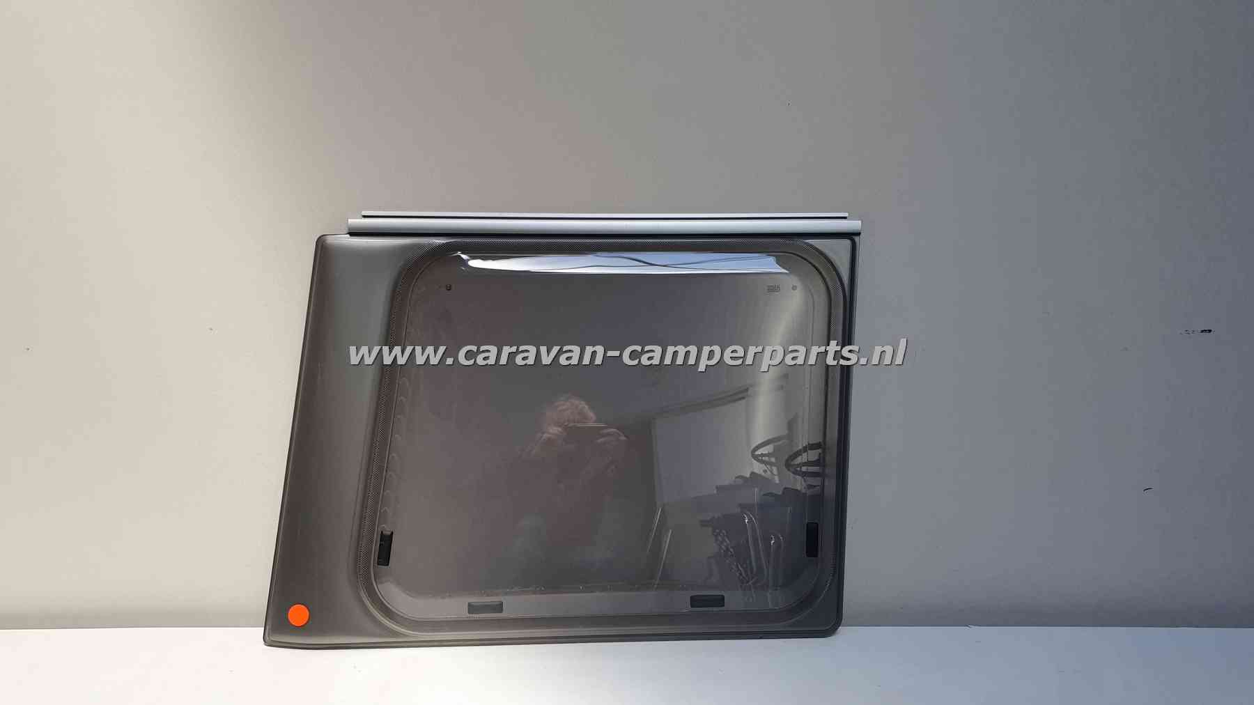 Eriba Touring voorraam links 2002 grijs