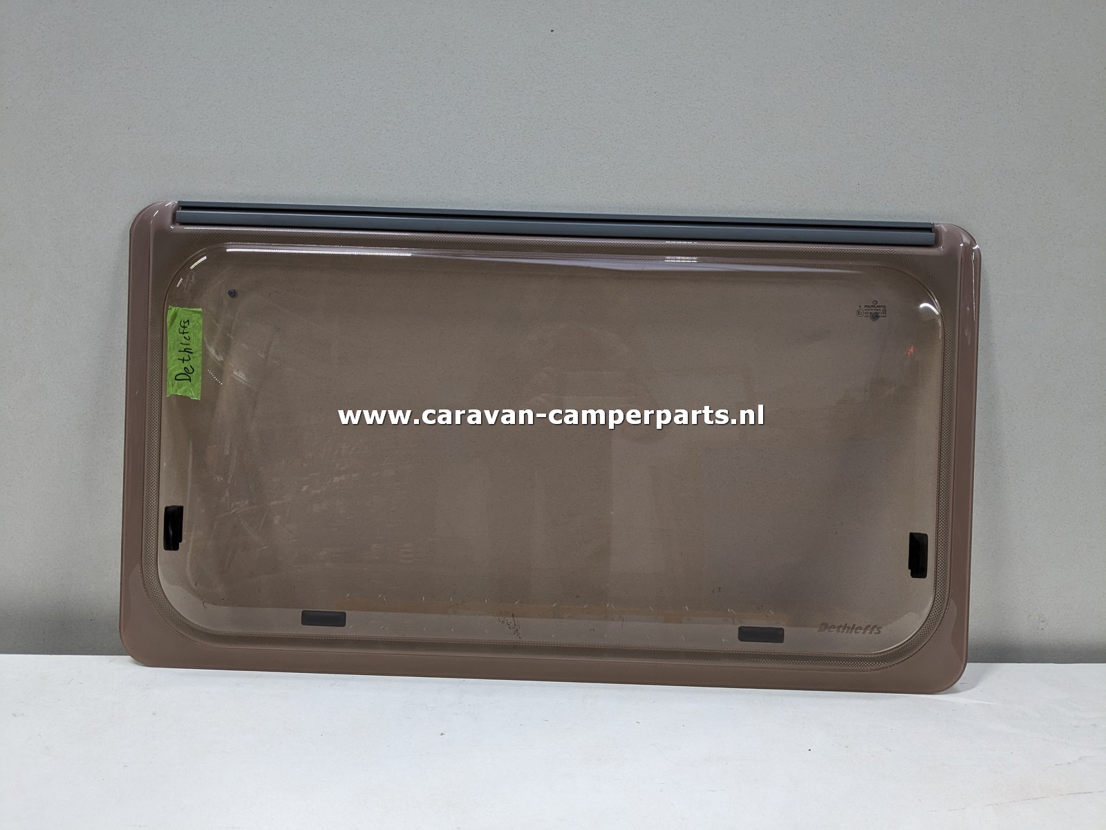 Dethelffs raam 88x48cm 2002