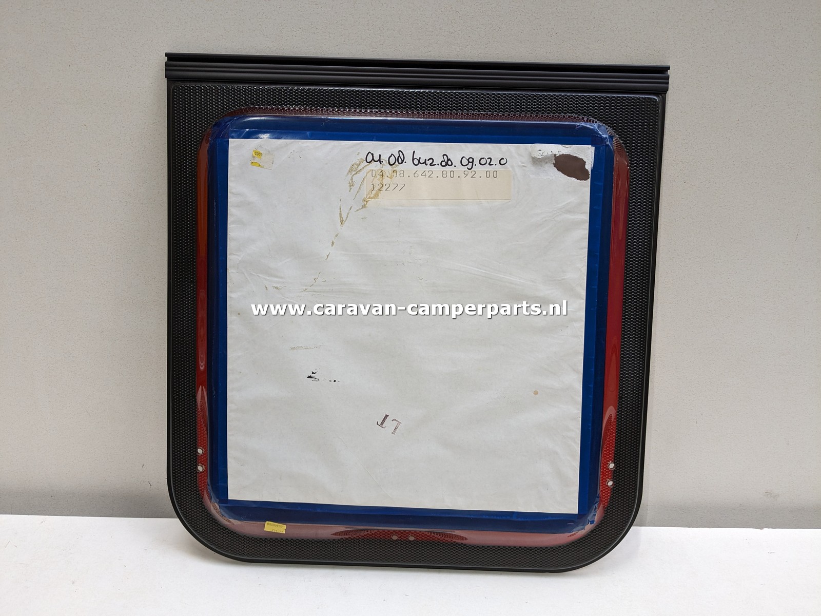 Knaus raam 55x57,5cm eind jaren 80