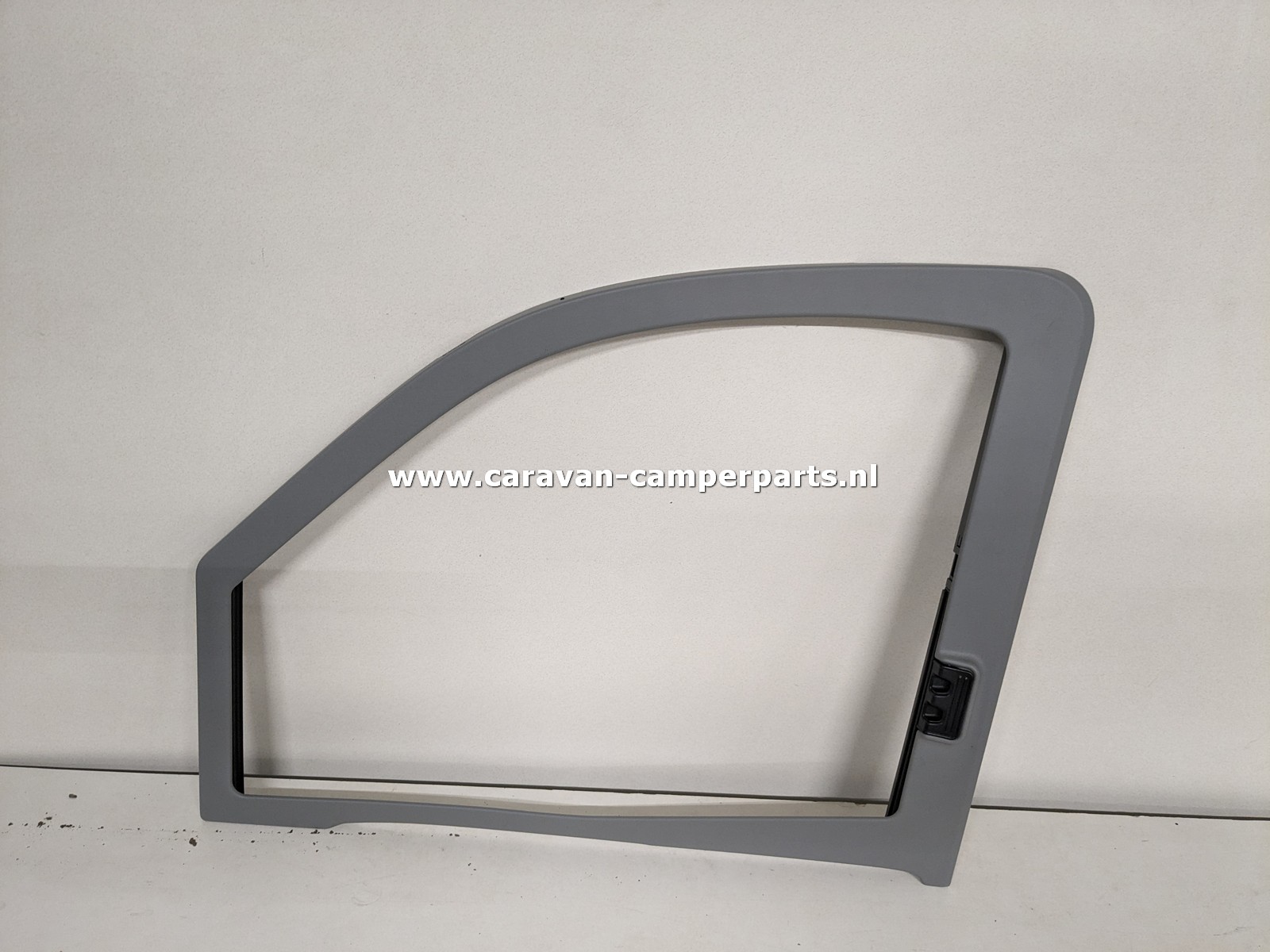 M.A.N. deurverduistering rechts