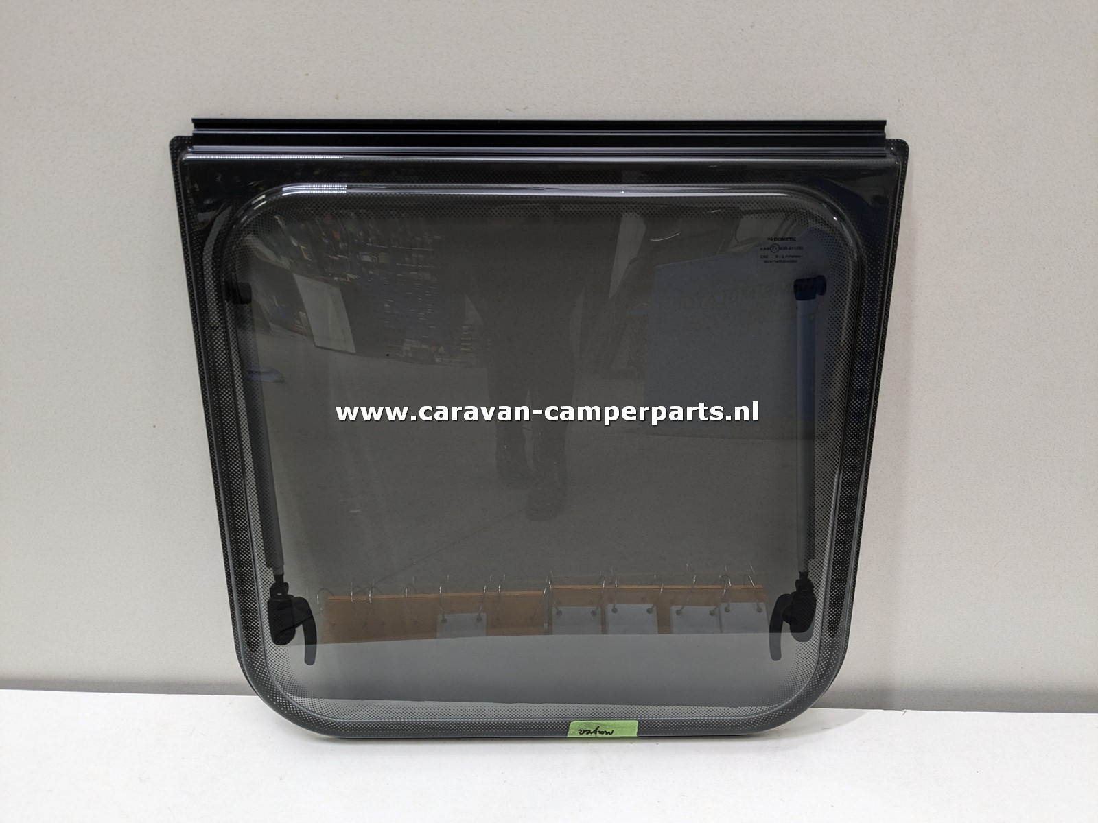 Knaus raam 58x57cm 2017