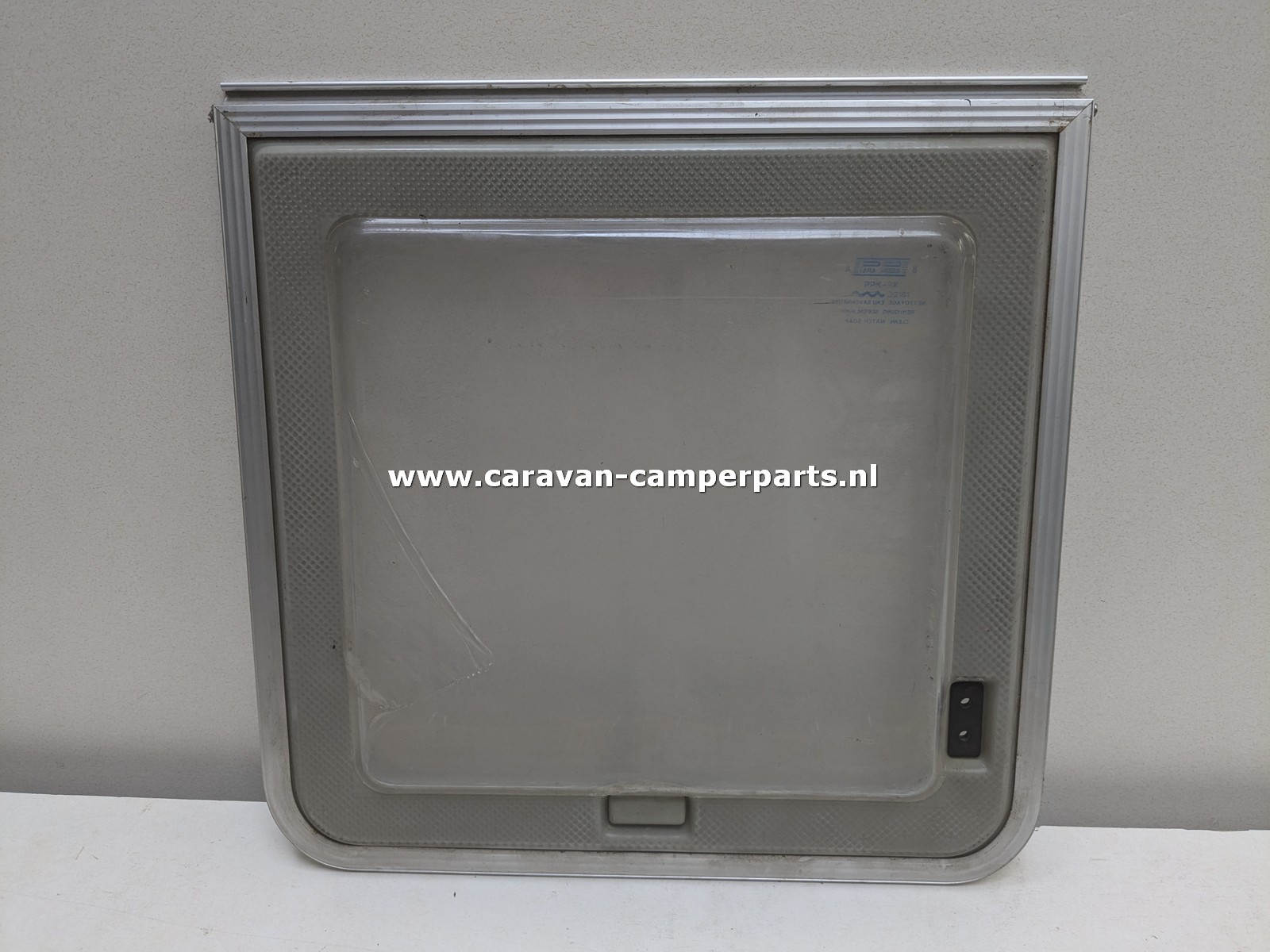 Knaus raam 46x44,5cm jaren 80