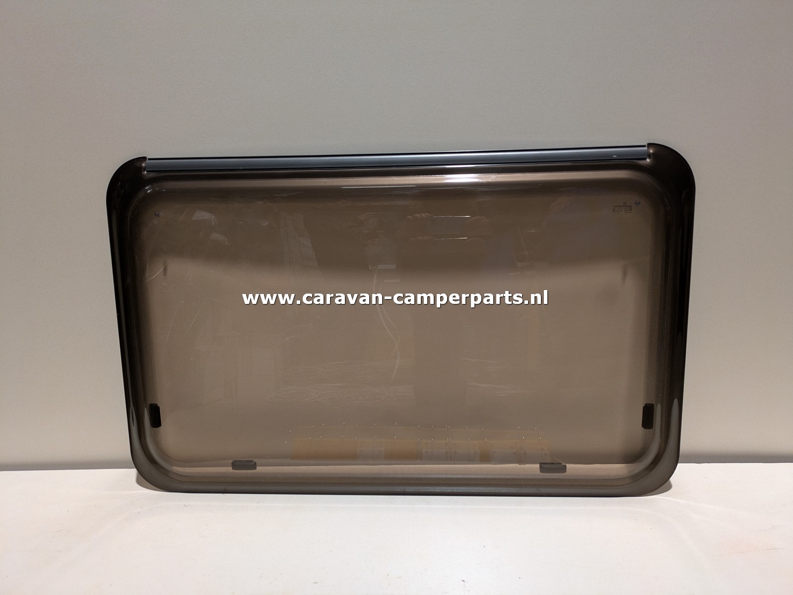 Kip / Avento raam 98,5x61cm 2007