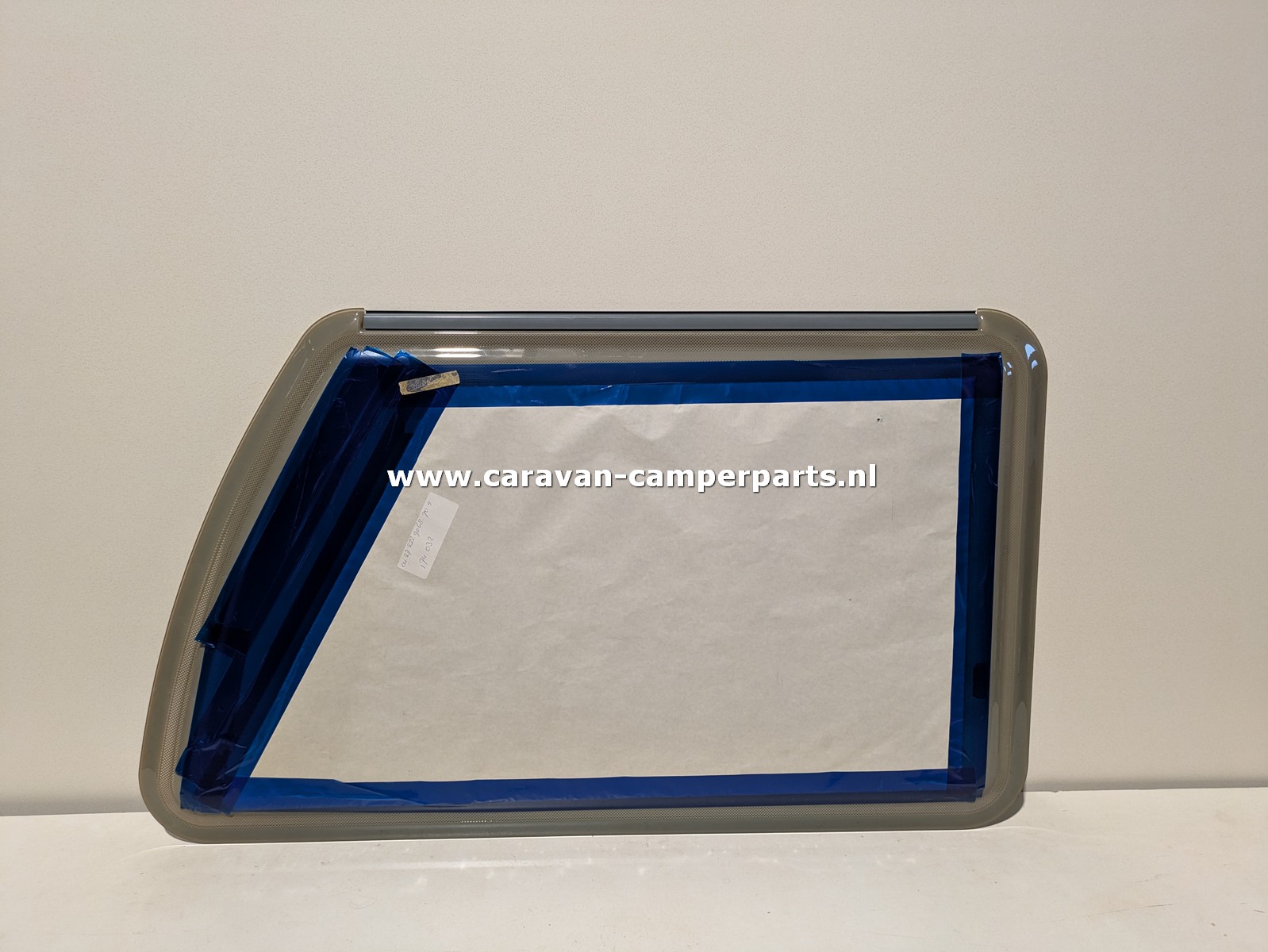 Knaus raam LV gatmaat 80x55cm 2005