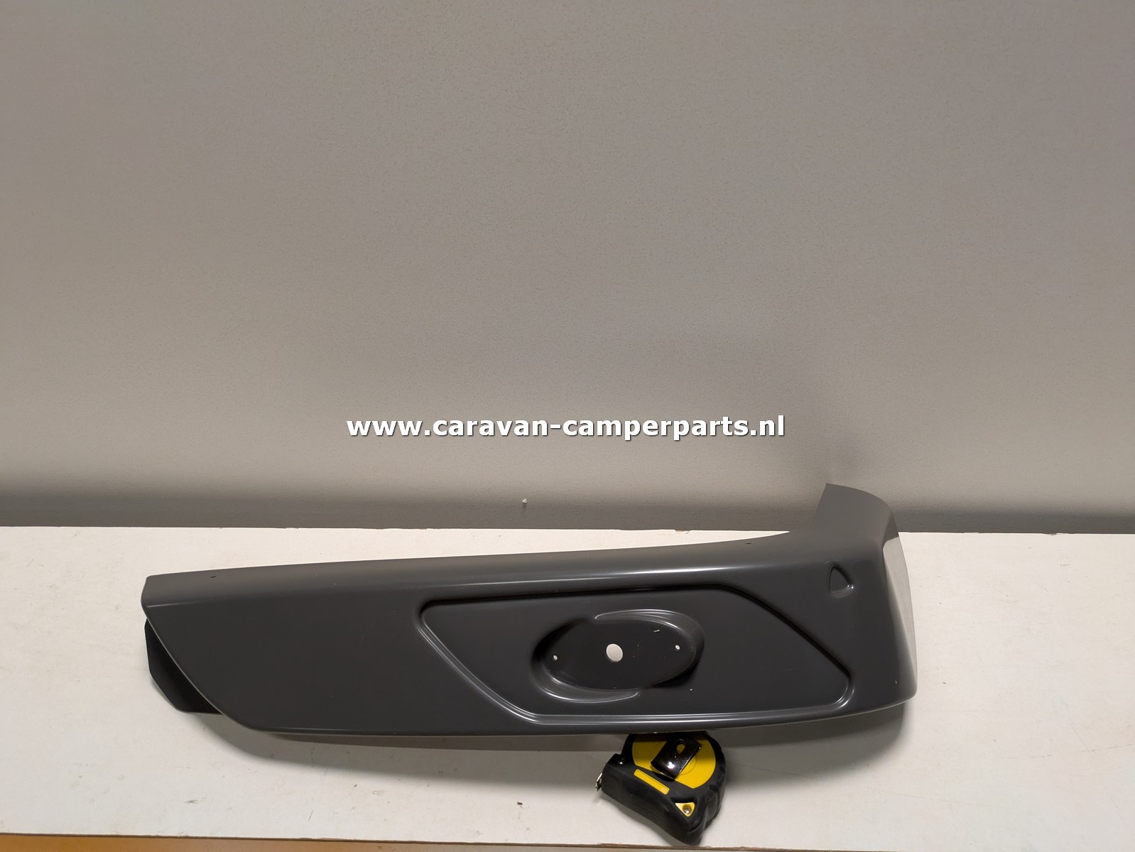 Knaus fronthoek rechts voor