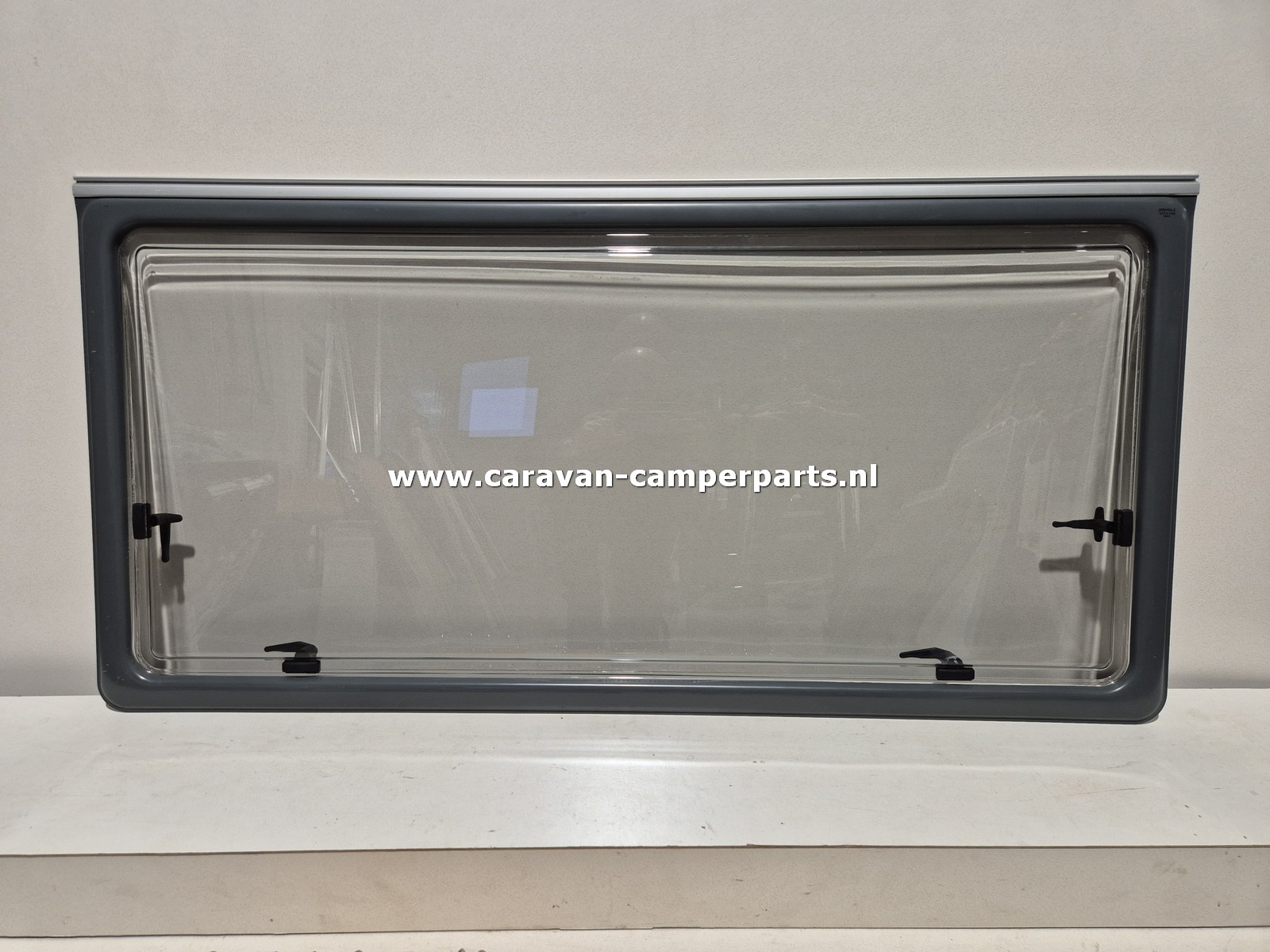 Knaus raam 137x67cm 2000