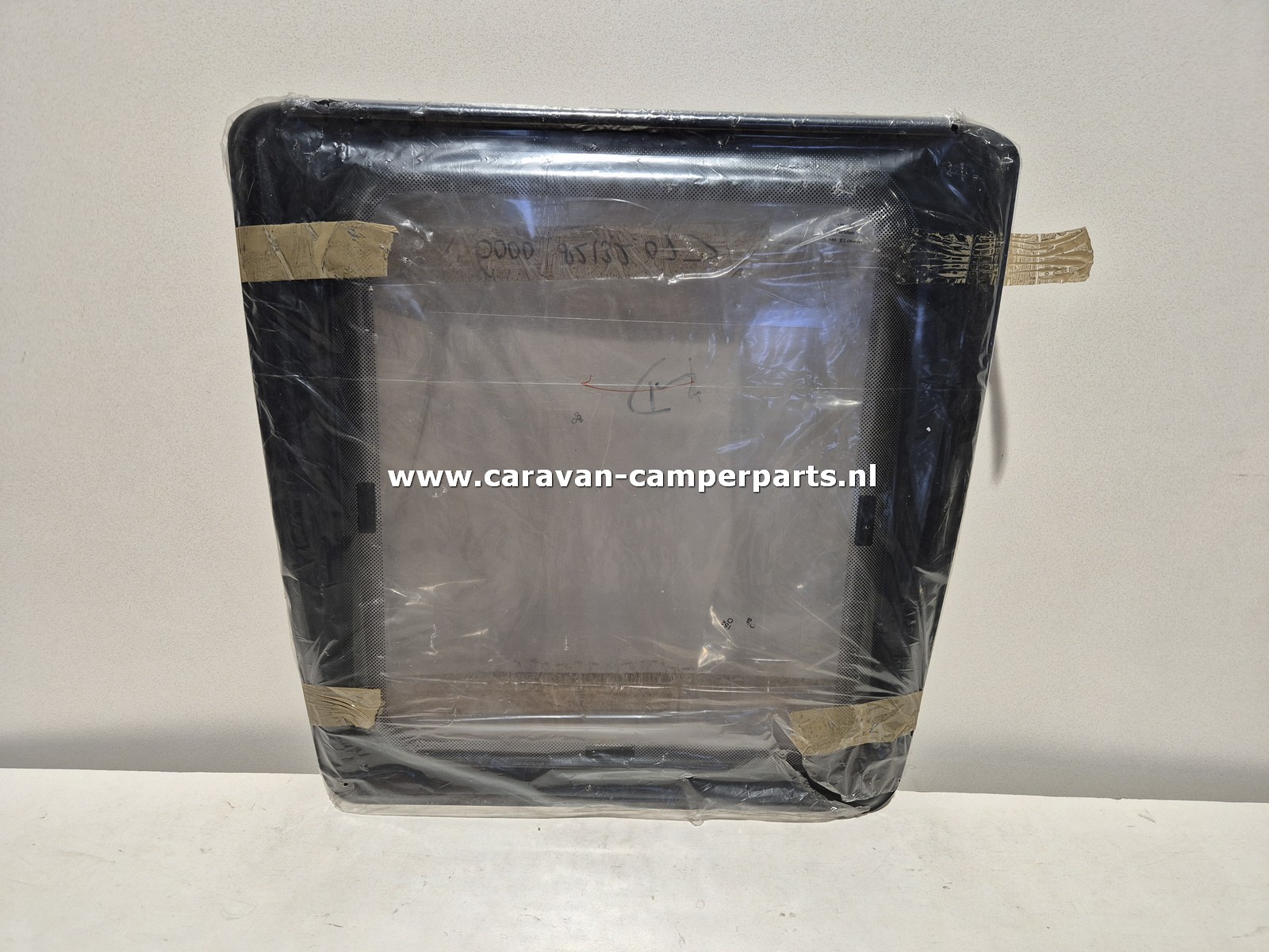 Adria raam gatmaat 52x60cm