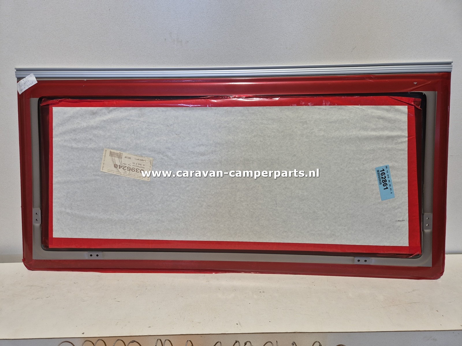 Eriba Touring achterraam 123x130x62cm