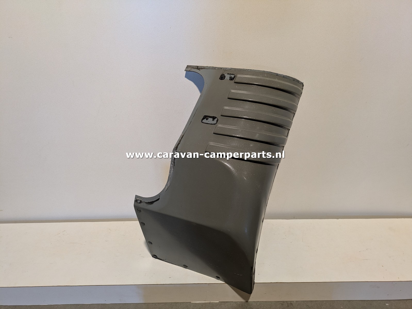 Kip fronthoek links 1990