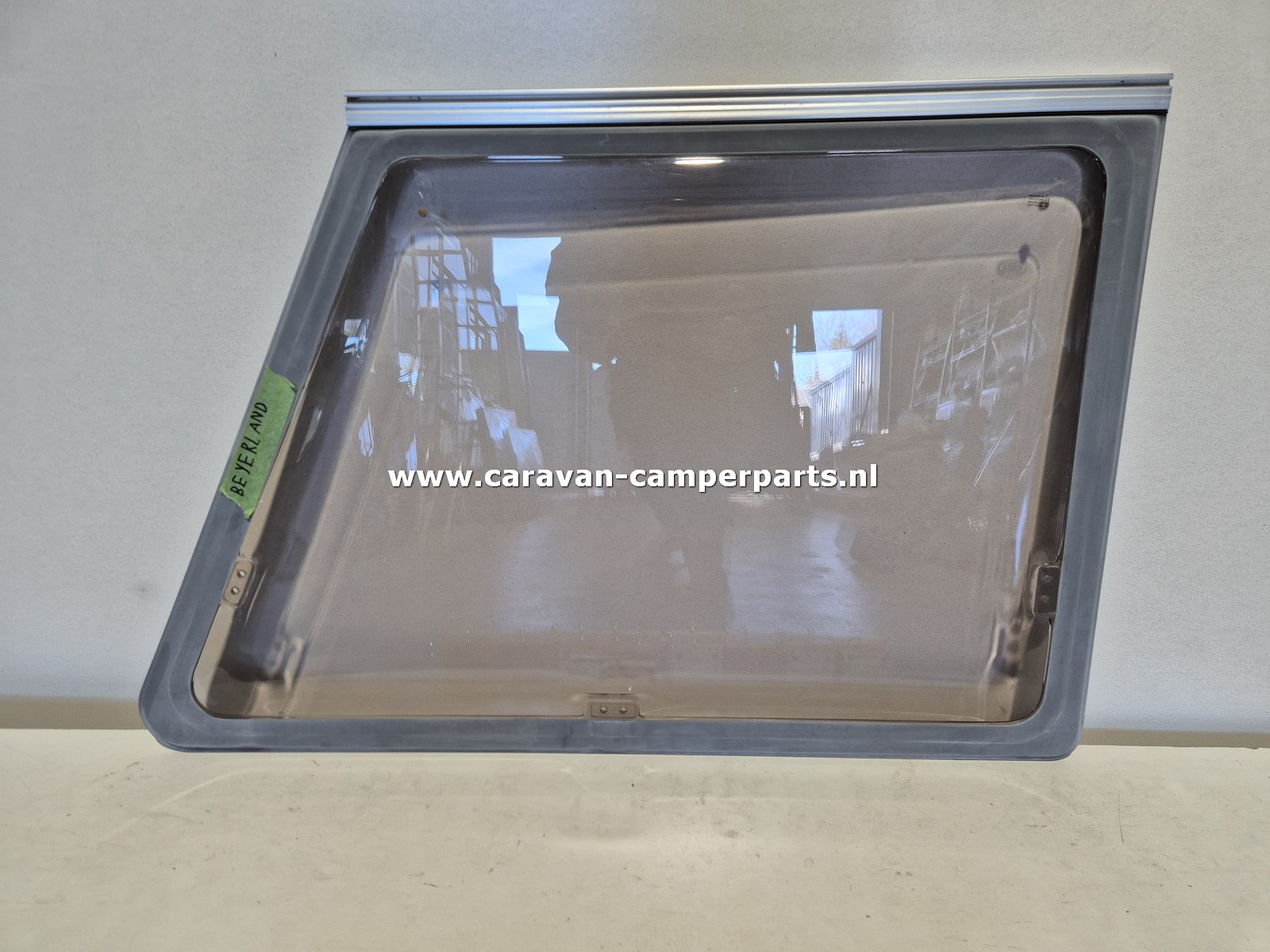 Beyerland raam LV 69x95x62cm 1995