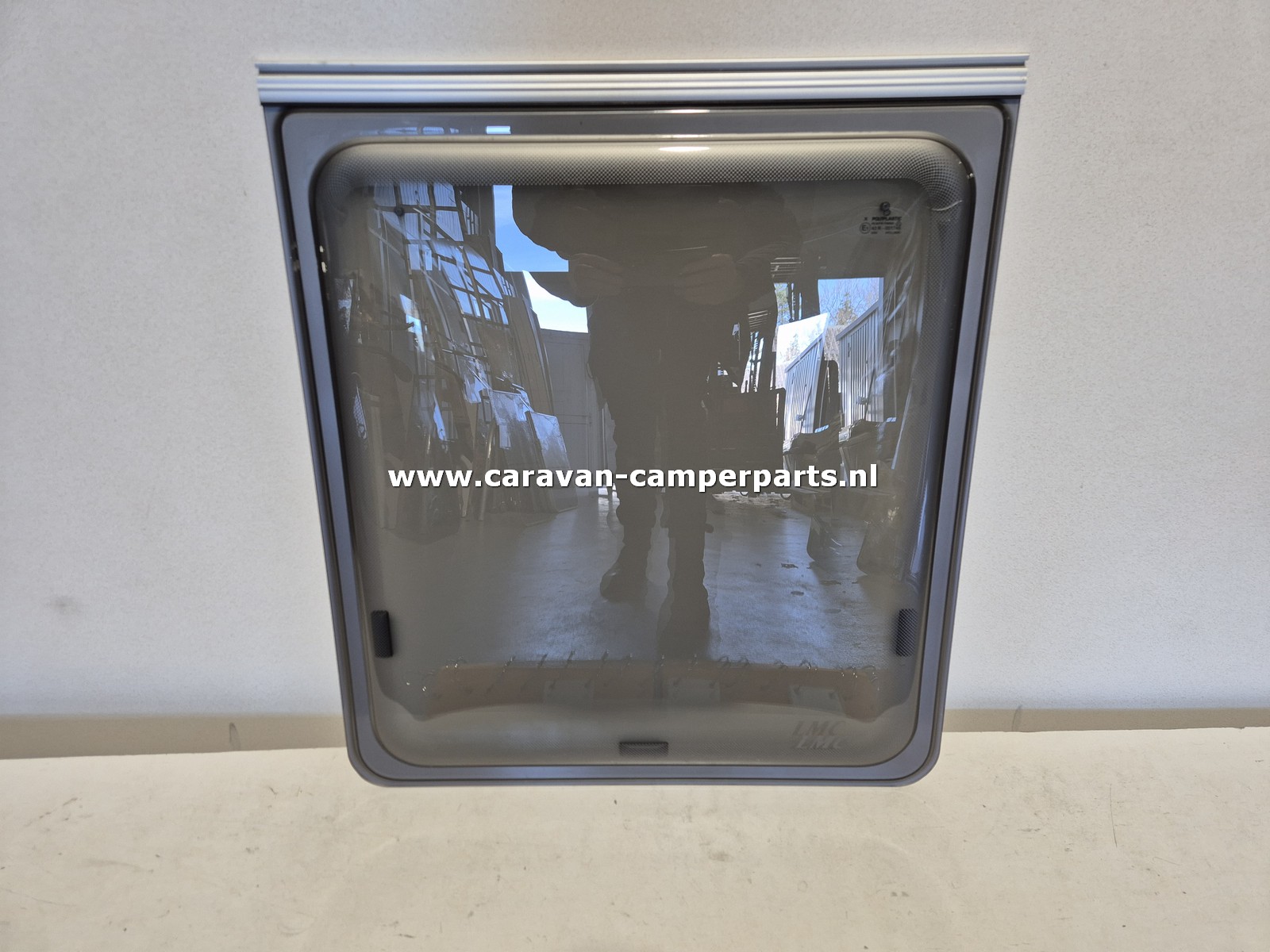 LMC toilet raam 55,5x62cm 2003