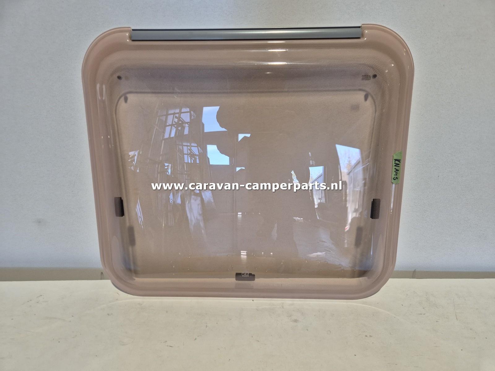 Knaus raam 68x60cm 2005