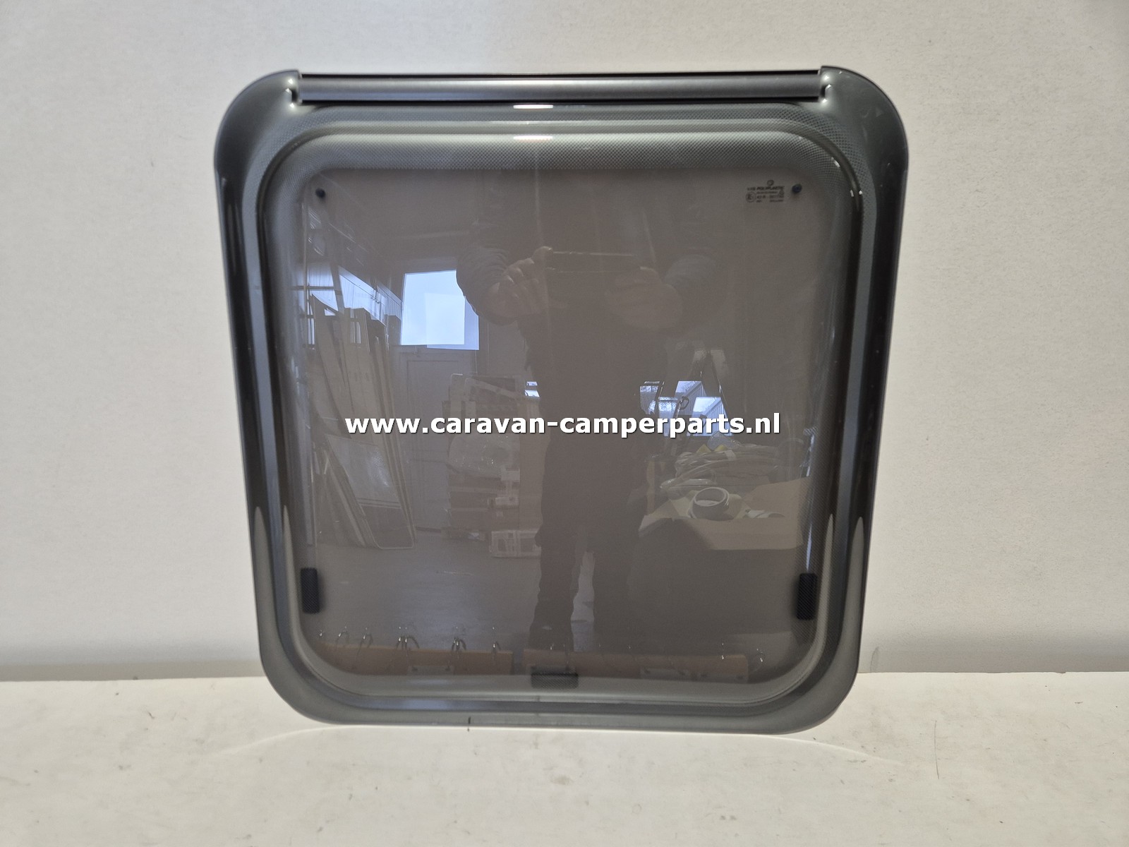 Kip raam toilet 58x61cm 2007