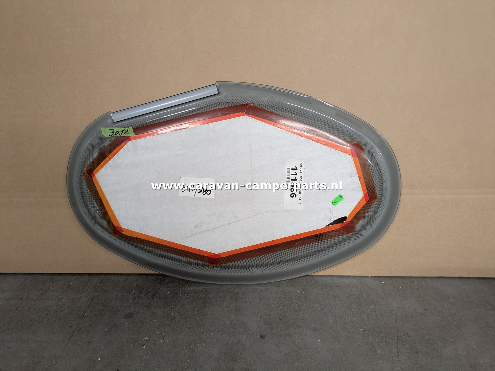Polyplastic alkoof raam