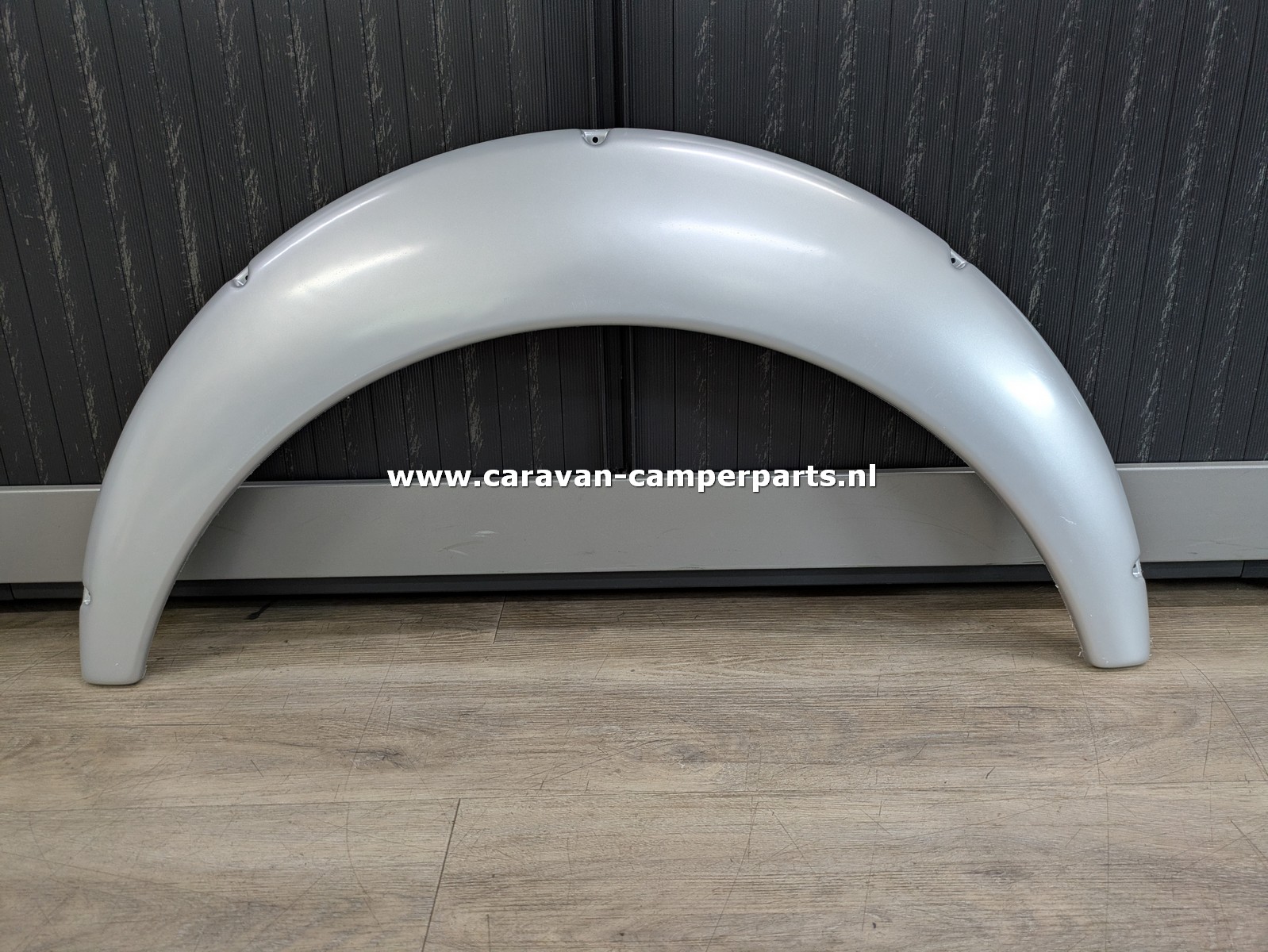 Kip spatbord grijs metallic glad